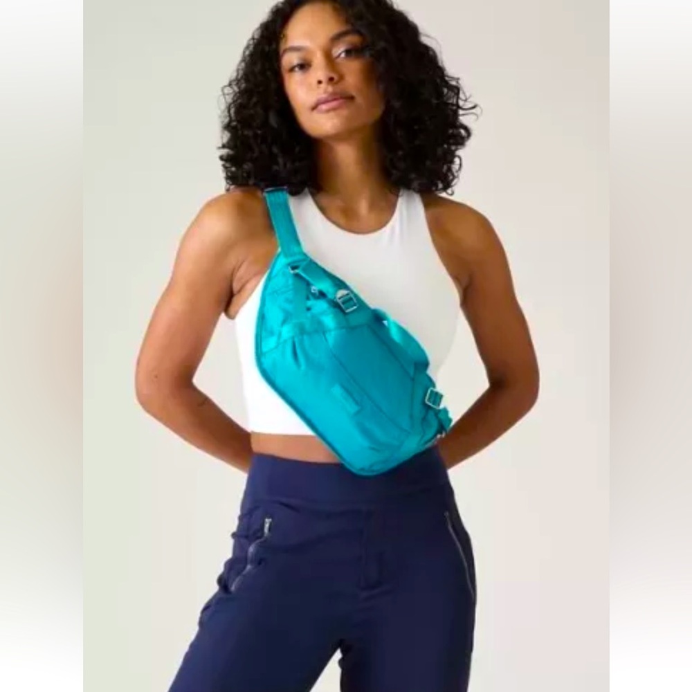 NEW S/O ATHLETA Women's EXCURSION  BELT BAG Pacific